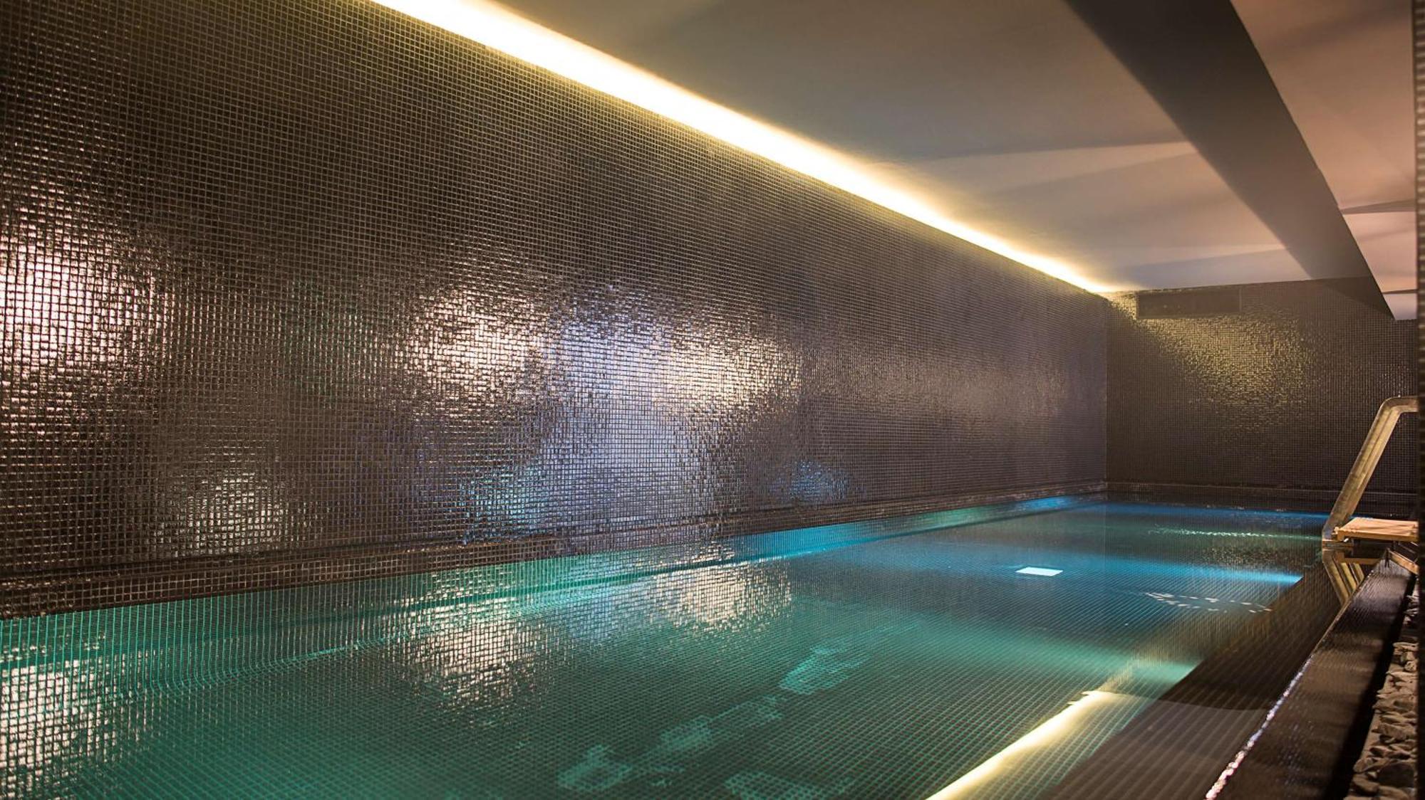 Hyatt Centric Montevideo Hotell Exteriör bild The pool at the Mandarin Oriental, Munich